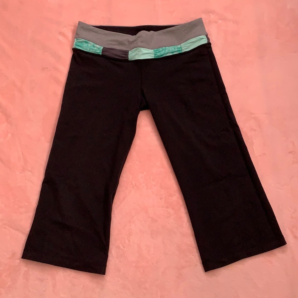 Black reversible Lululemon capris